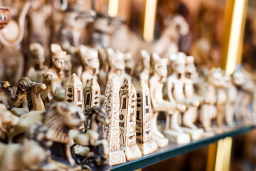 Souvenir Egyptian stuff statuettes in the store. - obrazy, fototapety, plakaty
