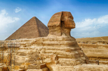 Sphinx  and the Great pyramid of Khufu