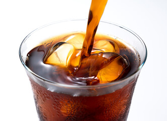 Pour a glass of cold coffee.