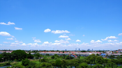 Obraz premium House with background of blue sky and cloud