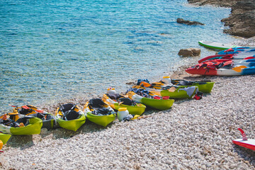 lot of kayaks at rocky beach