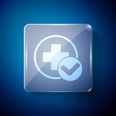 Obraz premium White Cross hospital medical icon isolated on blue background. First aid. Diagnostics symbol. Medicine and pharmacy sign. Square glass panels. Vector Illustration.