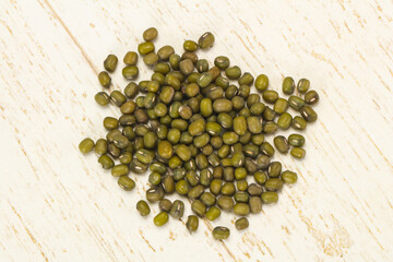 Dry raw beans mung for cooking