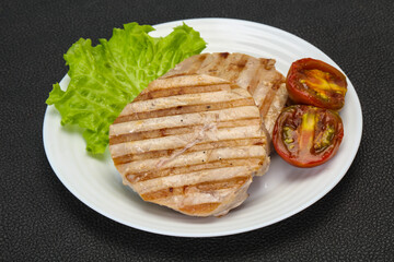 Grilled tuna steak with kumato