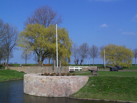 Kanonen vor Kasteel Radboud in Medemblik Niederlande Cannons in front of Radboud castle in Medemblik Netherlands