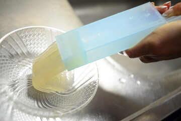 ところてんを押して作る