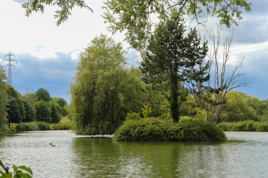 Ile de France - Seine-et-Marne -  Servon - Petite ile sur le lac