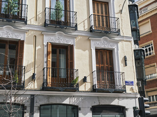 Fototapeta na wymiar Facade of an old building in Madrid. Nice design. Spring day