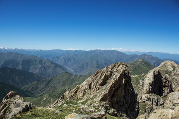 Fototapeta na wymiar mountain view from the top of the mountain