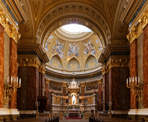 Fototapeta na wymiar Budapest, Hungary - 17 April 2018: St. Stephen's Basilica interior.