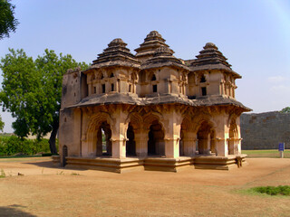 Obraz premium The Lotus Mahal Temple in Hampi, India.
