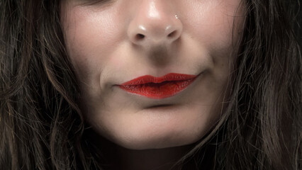 Attraktive Lippen einer Dame mit Lippenstift