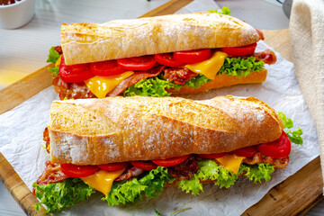 crispy baguette with bacon, tomatoes and cheese