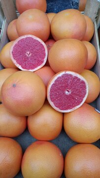 Toranjas &agrave; venda em com&eacute;rcio de rua 
