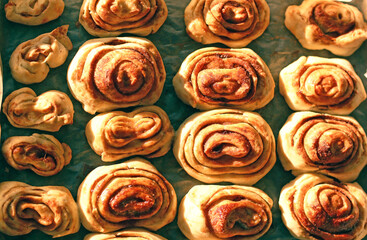 Obraz na płótnie Canvas cinnamon fresh baked sweet bun rolls dessert background on tray close up photo