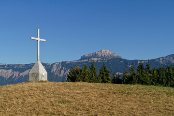 La Croix de Revollat, a cross dominates the valley