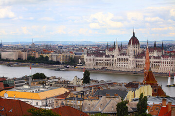 Fototapeta na wymiar View of the Danube River and the Budapest skyline