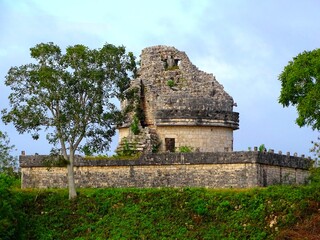 Fototapeta na wymiar Mexico, Yucatan, Pre-Hispanic city of Chichen Itza, Observatory (El Caracol)