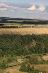 Fototapeta premium Blick vom Aussichtsturm auf Naturlandschaft im Muldental mit dem Fluss Mulde in Sachsen bei Nossen