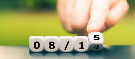 Dice form the number combination 08/15, which stands in Germany for something ordinary.