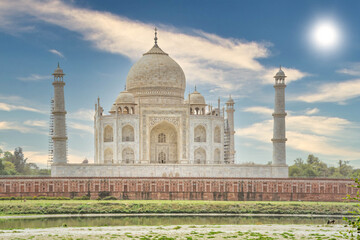 Fototapeta na wymiar Taj Mahal, famous sight of India, Agra