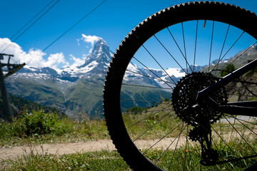 Zermatt in der Schweiz ein Traum für Biker und 
Downhiller mit Bergbahnen und Abfahrten