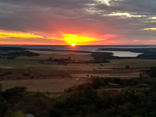 Por do sol Lago Itaipu