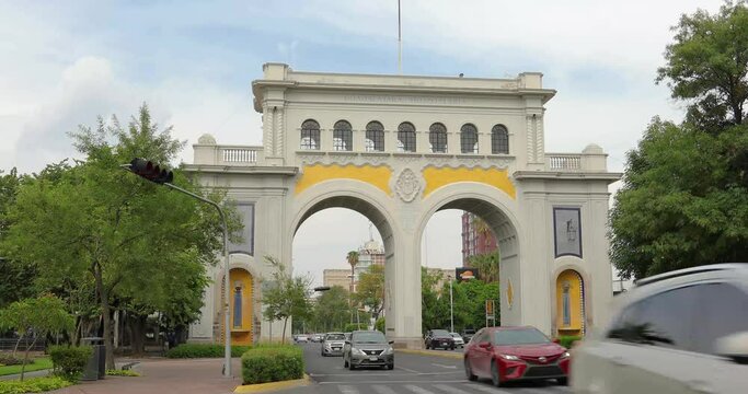 Time lapse of Los Arcos de Zapopan. The cars passing