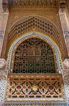 Window to Zaouia de Moulay Idriss mosque at the Fez medina, Morocco.