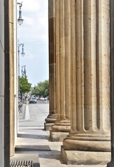 Säulen am Brandenburger Tor in Berlin © Hans-Uwe Richter