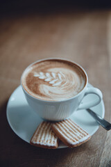 Flatwhite, espresso, cappuccino im Café aus der Tasse trinken professionell zubereitet mood Kaffeesüchtig Frühstück