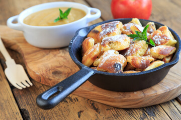 Kaiserschmarrn mit Apfelmus