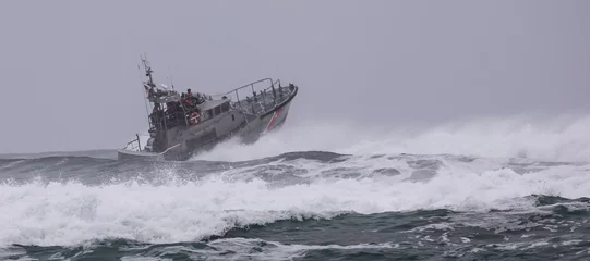 Fotobehang Kust coast guard at practice on the Oregon coast  © Kim