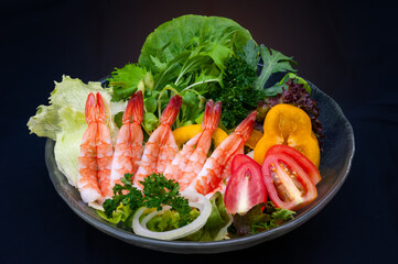 Fresh vegetable salad with shrimps.