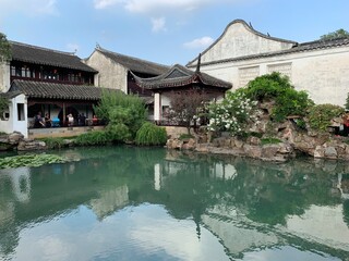 Fototapeta na wymiar Etang du jardin du maître des filets à Suzhou, Chine