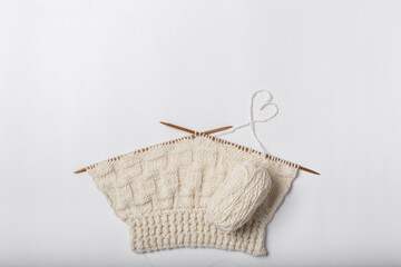 Obraz premium Ball of yarn and knitting