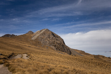 volcan de toluca, nevado de toluca, nieve, nubes, frío, invierno, lava, ceniza, magma, tierra, ruta, Xinantécatl, cráter, montaña, cordillera, sierra, paisaje, hermoso, cúspide, punta, orilla, altura,
