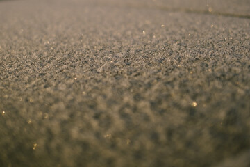 Fototapeta na wymiar Gefrorene Bodendecke aus Eis glitzert bei ersten Sonnenstrahlen