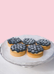 Sand basket with lemon cream and caramel.