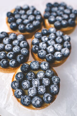 Sand basket with lemon cream and caramel.