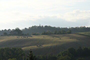 Fototapeta premium Balle di fieno sulle colline
