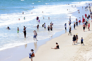 Santa Monica beach crowded with beach goers
