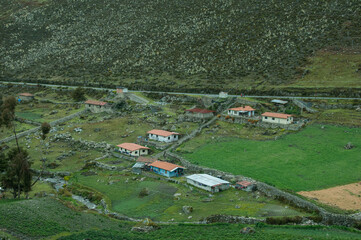 Naklejka premium Venezuelan river lakes sunset cloudy south america cabins mountain agriculture river autumn cold american beautiful houses