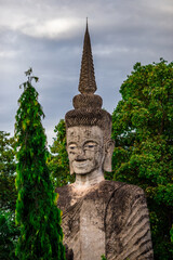 Obraz premium The background of the important religious sites in Nong Khai Province of Thailand (Sala Keo Kou) has Buddha images, statues, sculptures and history for tourists to study while traveling.