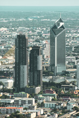 Edificios de la ciudad de Bangkok vistos desde un mirador. Se observan una variada arquitectura