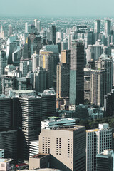 Edificios de la ciudad de Bangkok vistos desde un mirador. Se observan una variada arquitectura © Micaela