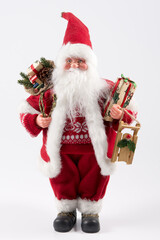 Papa Noel con regalos sobre fondo blanco 
