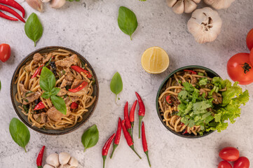 Stir fry the spaghetti put the pork in a bowl.