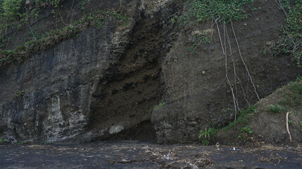 The hill which is on the shoreline that towers very high and also the sea water that crashes into the white sand near the hill. Good for people looking for views of the hills on the sea