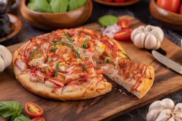 pizza placed on a wooden plate.